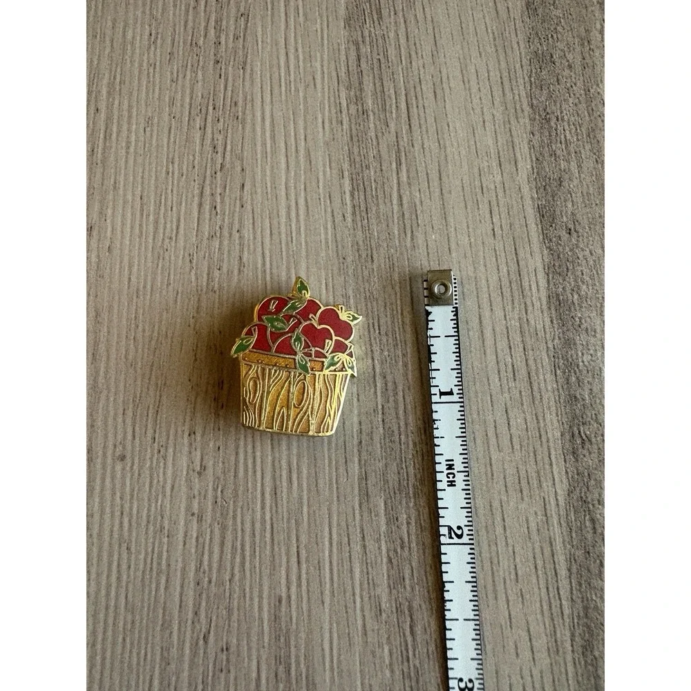 Hallmark Cards Inc Enamel Apples in Barrel Pin Brooch Badge Gold Tone Red Green